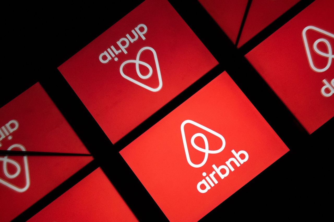 Airbnbs logo