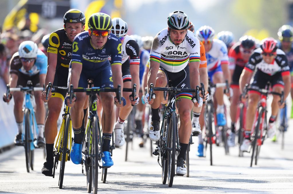 Alex Edmondson wins the bunch kick