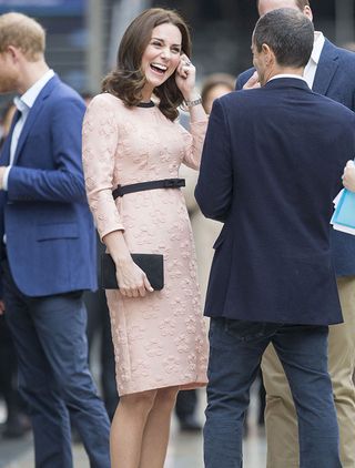 Pregnant Kate at Paddington Station