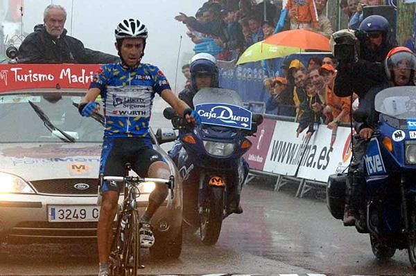 Roberto Heras (Liberty Seguros) wins the stage in Pajares