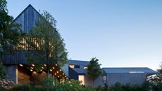 timber clad country house by oza sabbeth in Sagaponack, Long Island