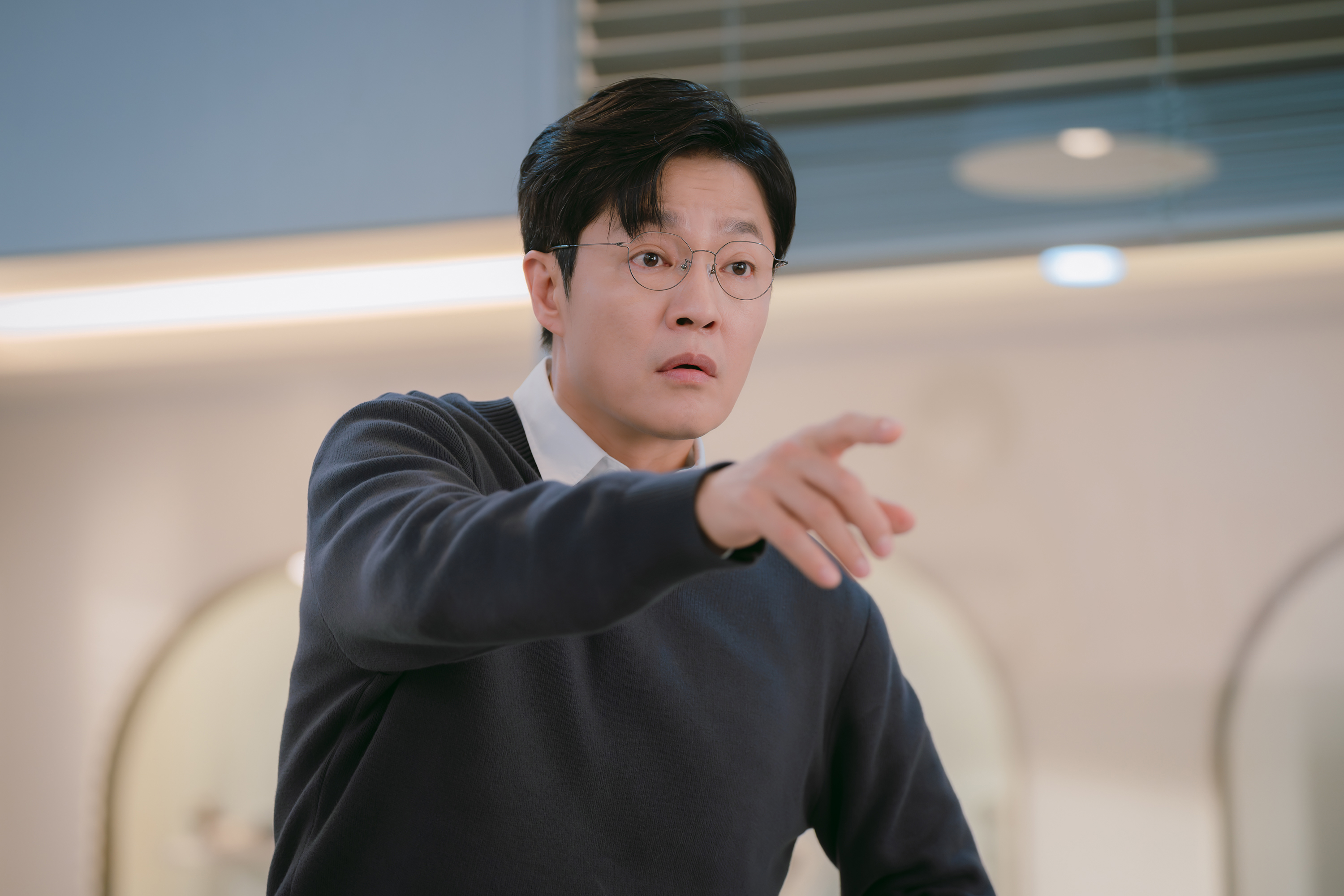 Jo Han-chul in the Netflix K-drama 'Boyfriend on Demand.'