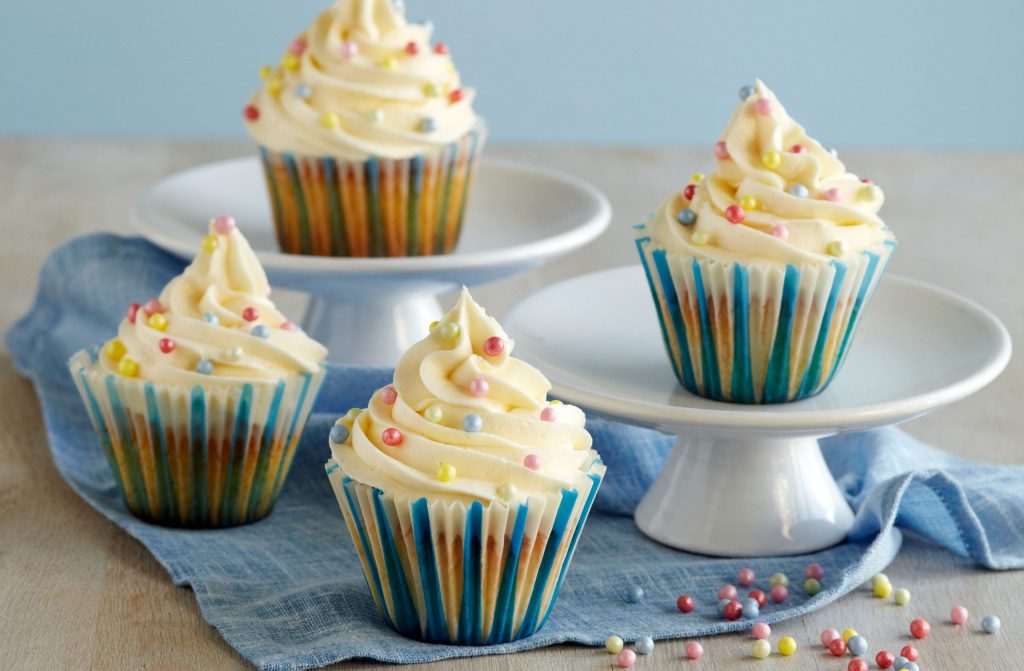Cake decorating ideas: Sprinkles and shop-bought decorations