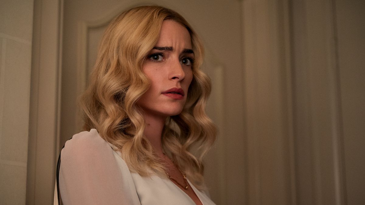 Georgia (Brianne Howey) in a white dress in Ginny &amp; Georgia season 2