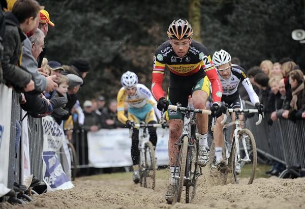Sven Nys took the lead before succumbing to a last lap crash.