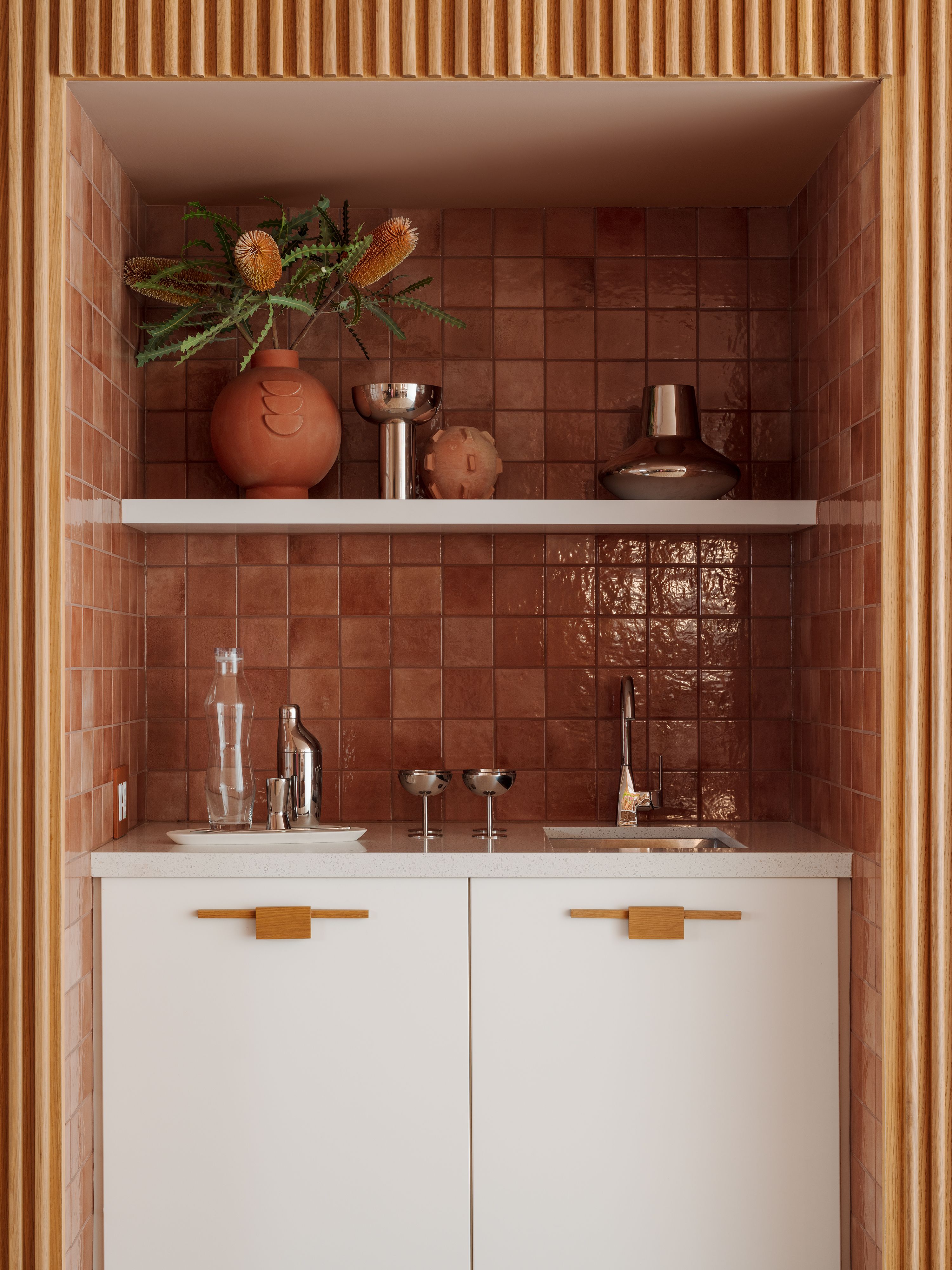 Bar in niche