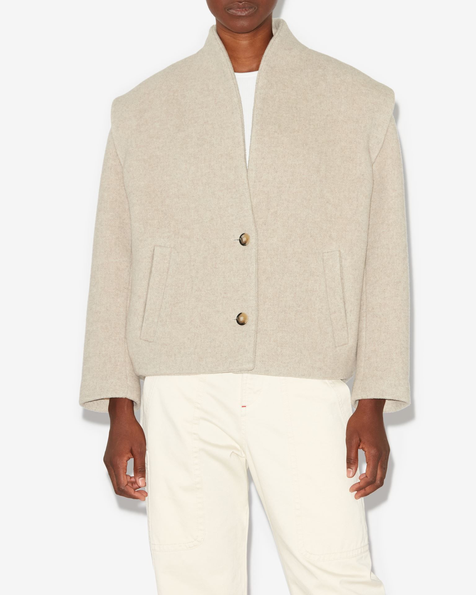 missing-image السترات الصوفية هي الطريقة الأمثل للظهور بمظهر أنيق بين المواسم