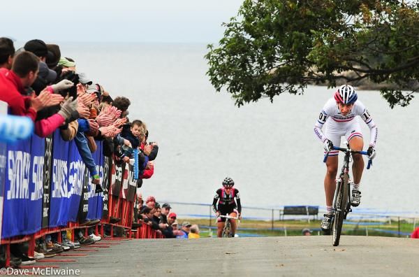 Helen Wyman (Kona) sprinting to victory over Gabby Day (Rapha Focus)