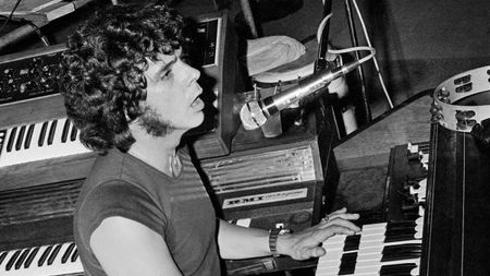 Bobby Whitlock plays the organ during a jam session with Gregg Allman the night before the Capricorn Records Summer BBQ. Circa August 1975. ((Photo by Herb Kossover/Getty Images)