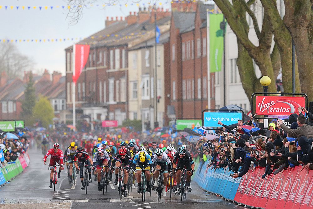 The peloton bears down on the finish of stage 2 at the Tour de Yorkshire