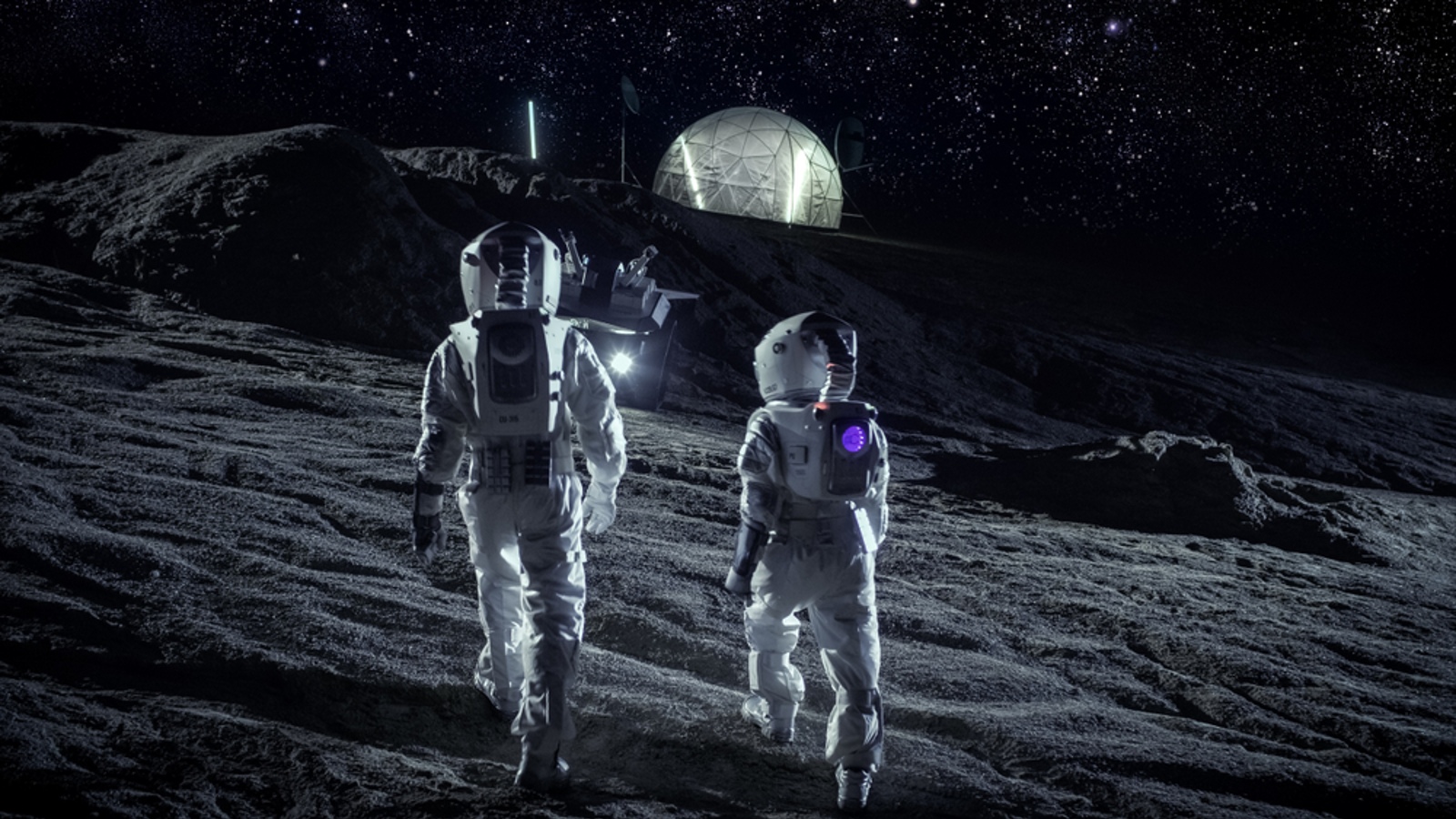 Un par de astronautas en la luna.