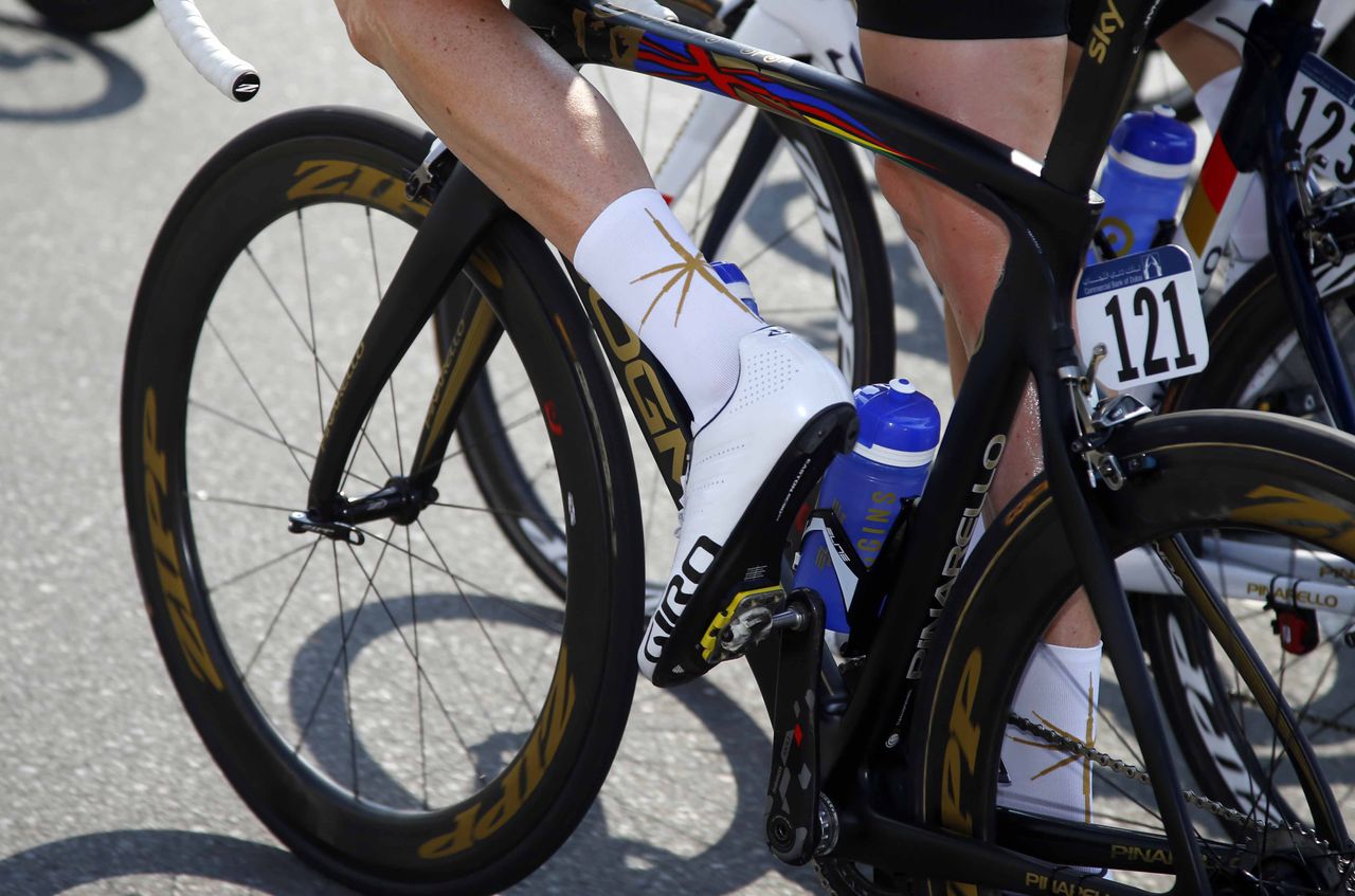 A close-up of Bradley Wiggins' Pinarello Dogma F8 in action