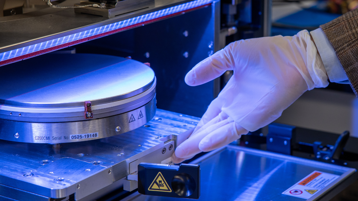 First truly 3D chip fabbed at US foundry, features carbon nanotube transistors and RAM on a single die — future devices could have up to 1000x improvement in energy-delay product