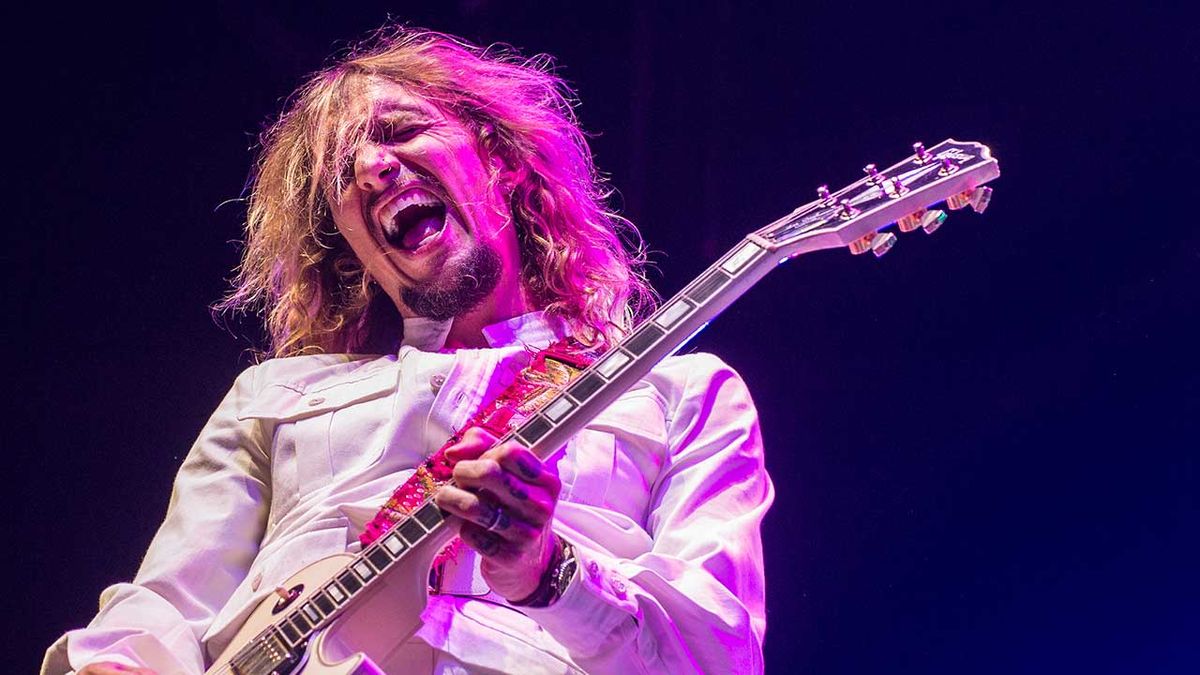 Justin Hawkins onstage