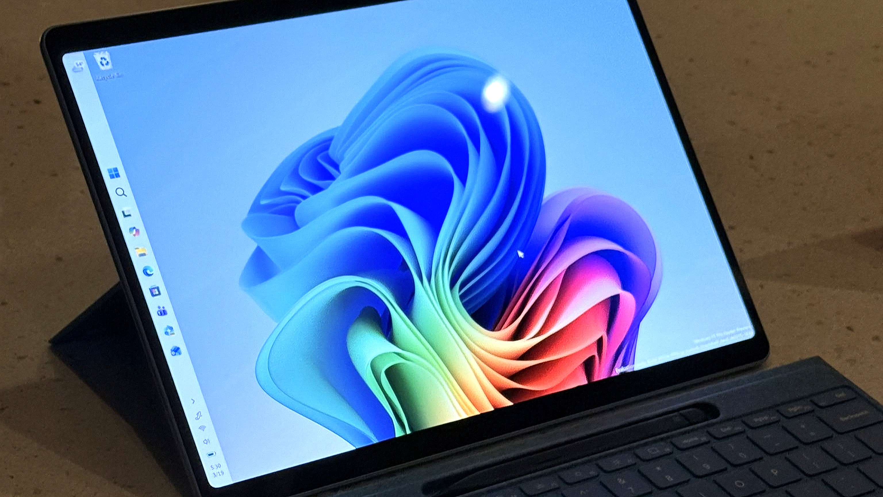 Windows 11 Taskbar on the left