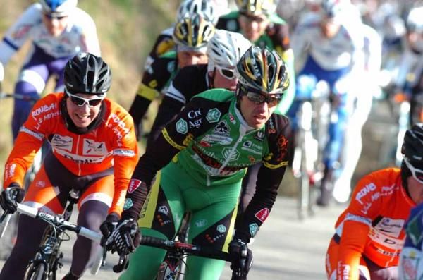The peloton on stage 3 of Etoile de Besseges