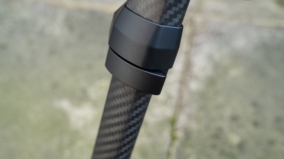Peak Design Travel Tripod clip type leg lock