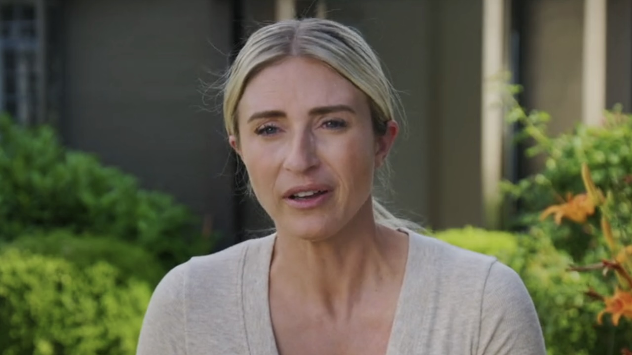 Jasmine Roth talking to camera in Help! I Wrecked My House Season 5