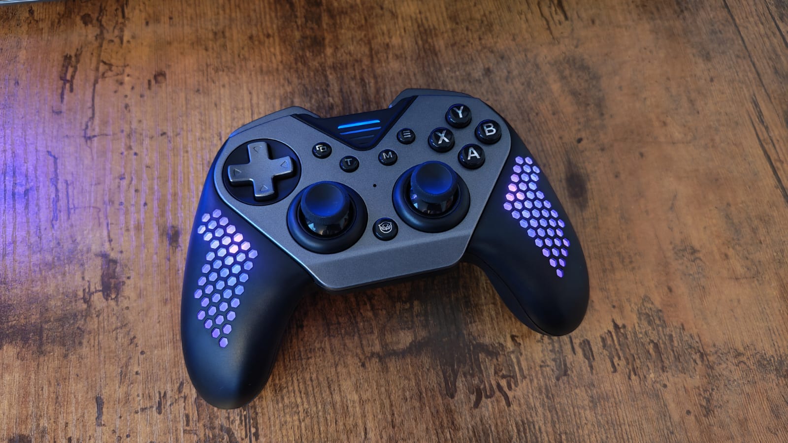 The Nyxi Flexi with pink lighting