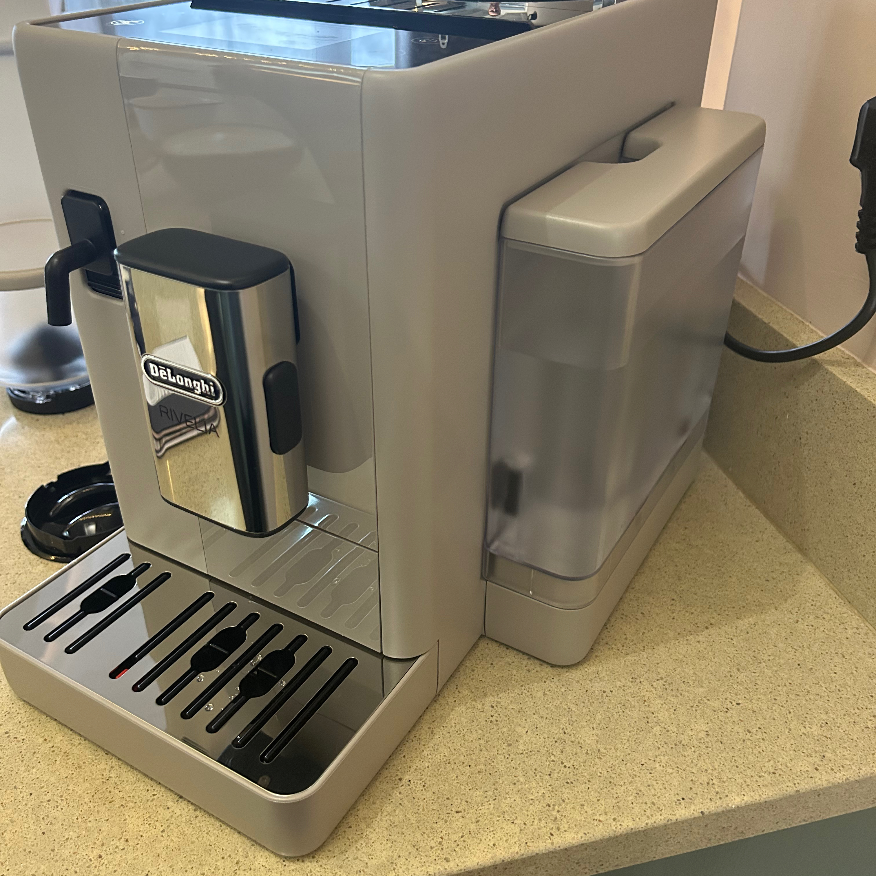 Testing the DeLonghi Rivelia Coffee machine at home