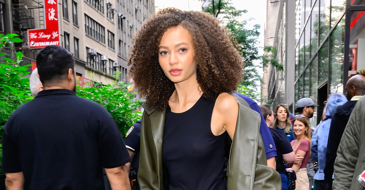 The Shoe Color Trend to Wear With White Pants