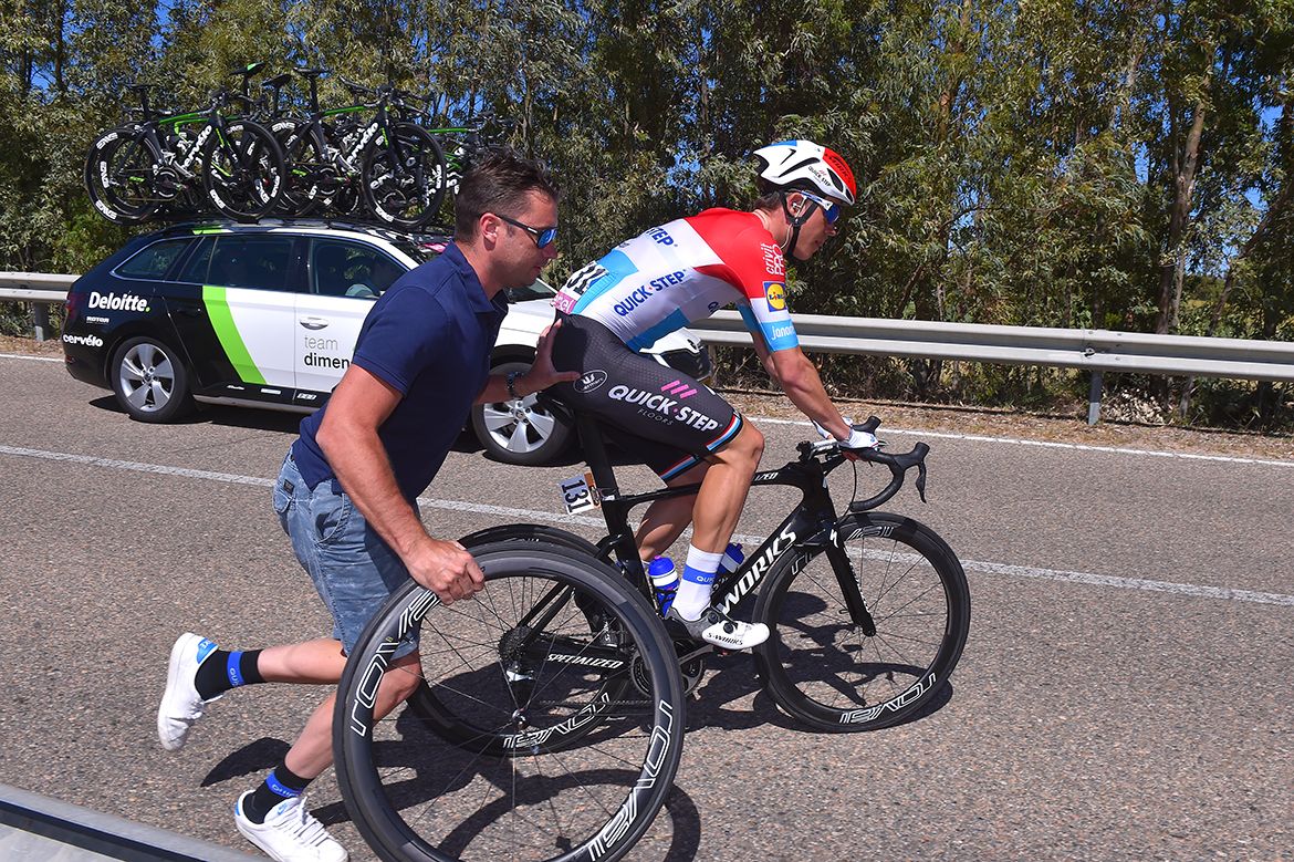 Bob Jungels working his way back to the bunch at the Giro d'Italia