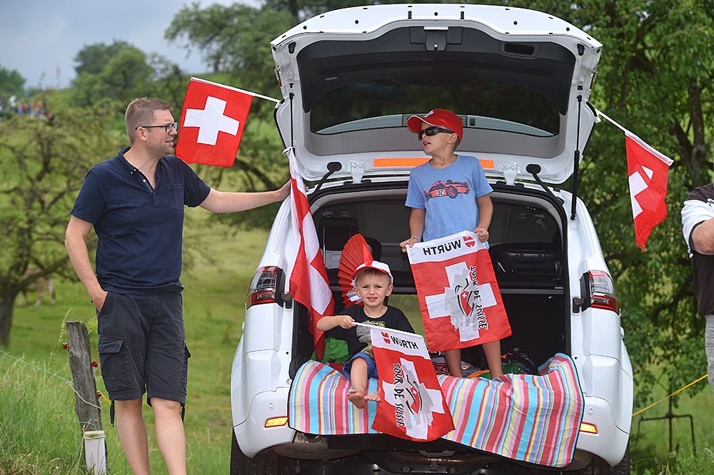 Fans along route at the Tour de Suisse