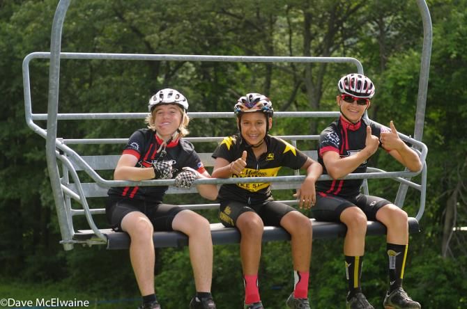 Juniors having fun on their way to the Super D start