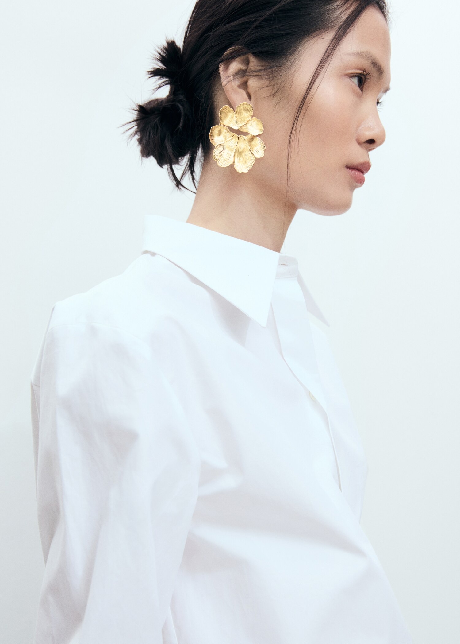MANGO, Textured Flower Earrings - Women | Mango United Kingdom