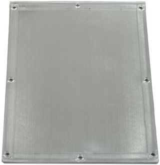 The top plate has to touch the top of the hard drive to ensure reliable heat dissipation.