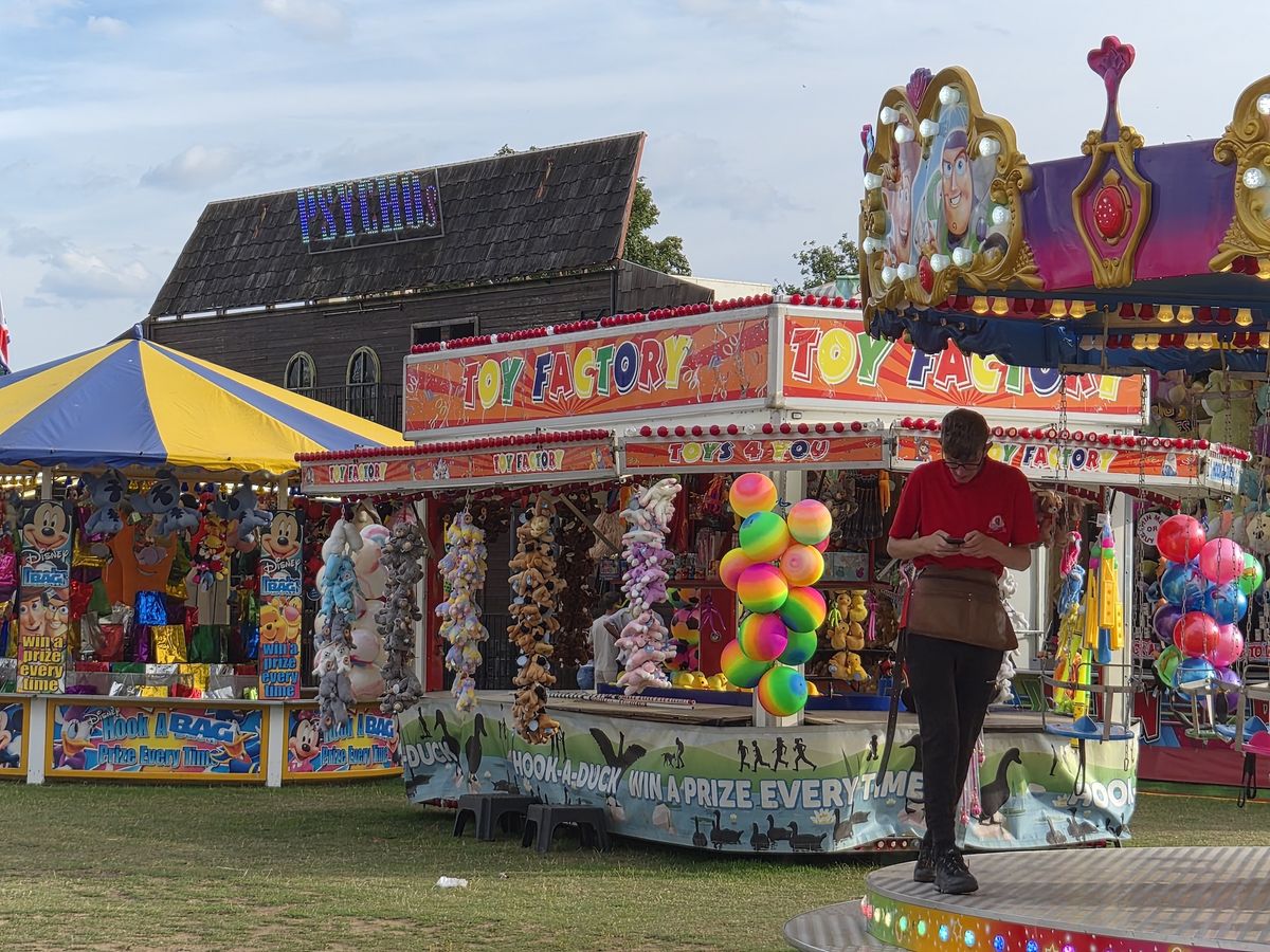 Camera Sample of a funfair captured on the Galaxy Z Flip 7 FE