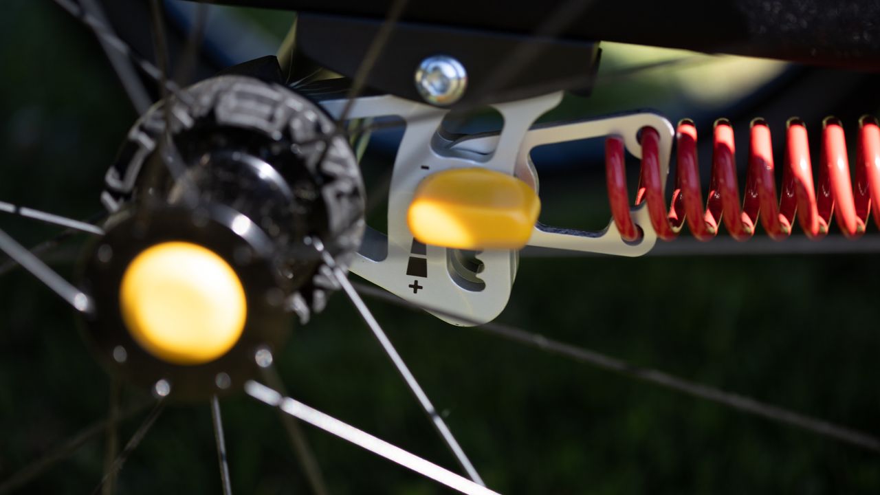 Burley D&rsquo;Lite X bike trailer adjustable suspension