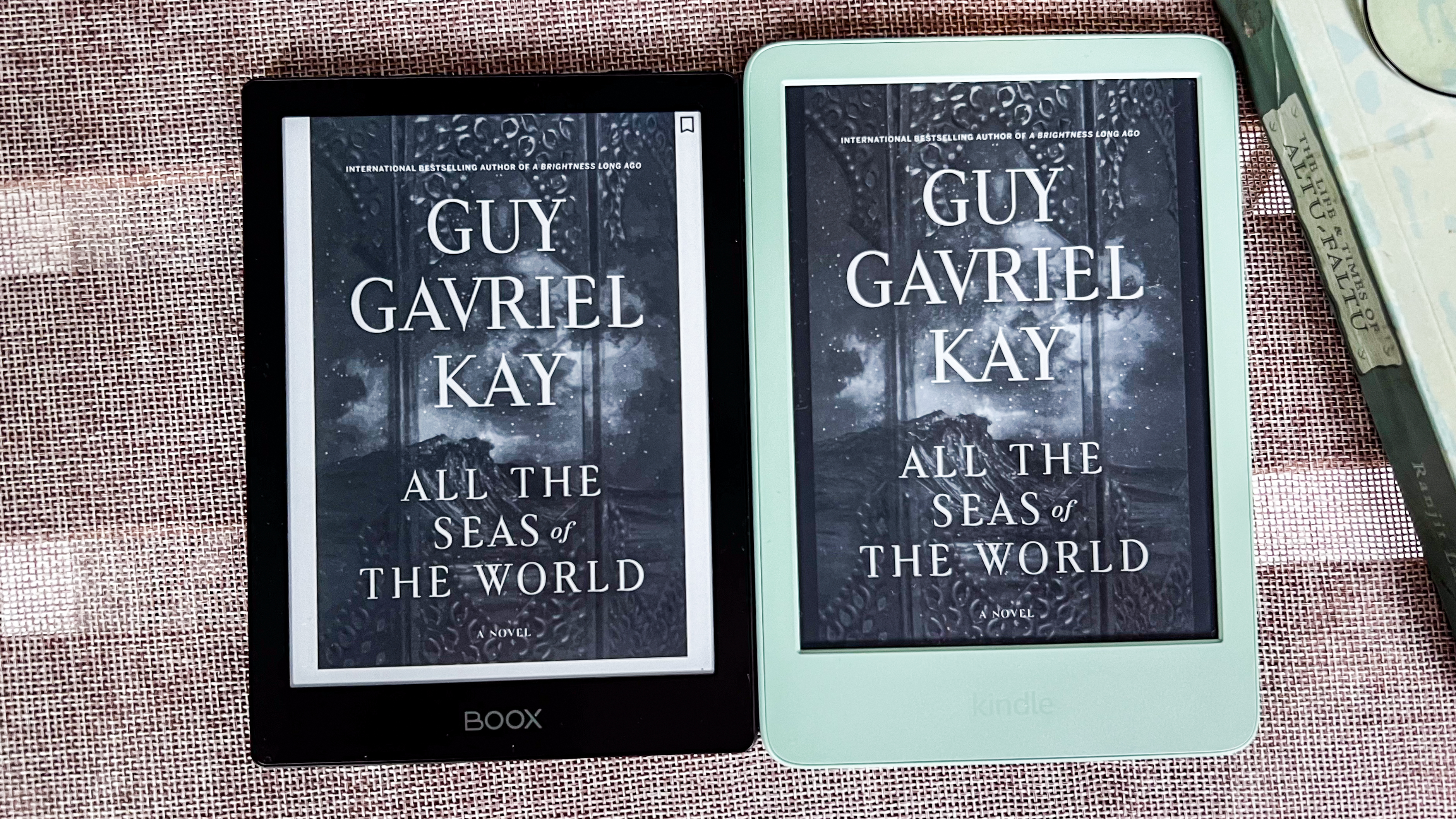 The same book cover displayed on the Onyx Boox Go 6 (left) and the 2024 Amazon Kindle (right)