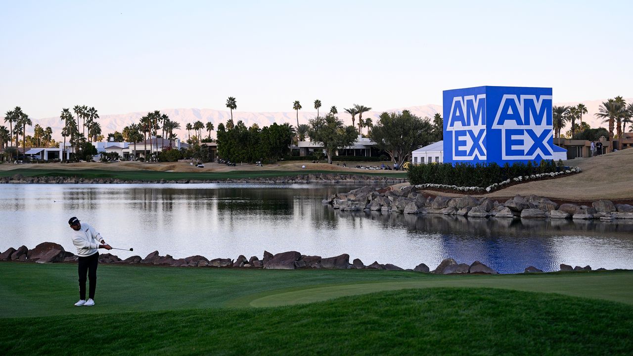 A general view of Jason Day hitting a pitch shot into the 18th hole of the 2025 American Express