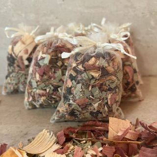 Set of 6 Cedar, Eucalyptus, Juniper and Lemon Sachets