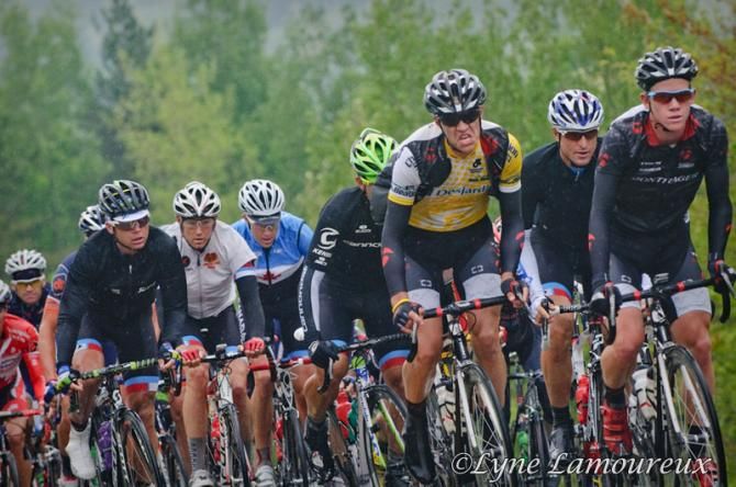 Bontrager continues to set the pace