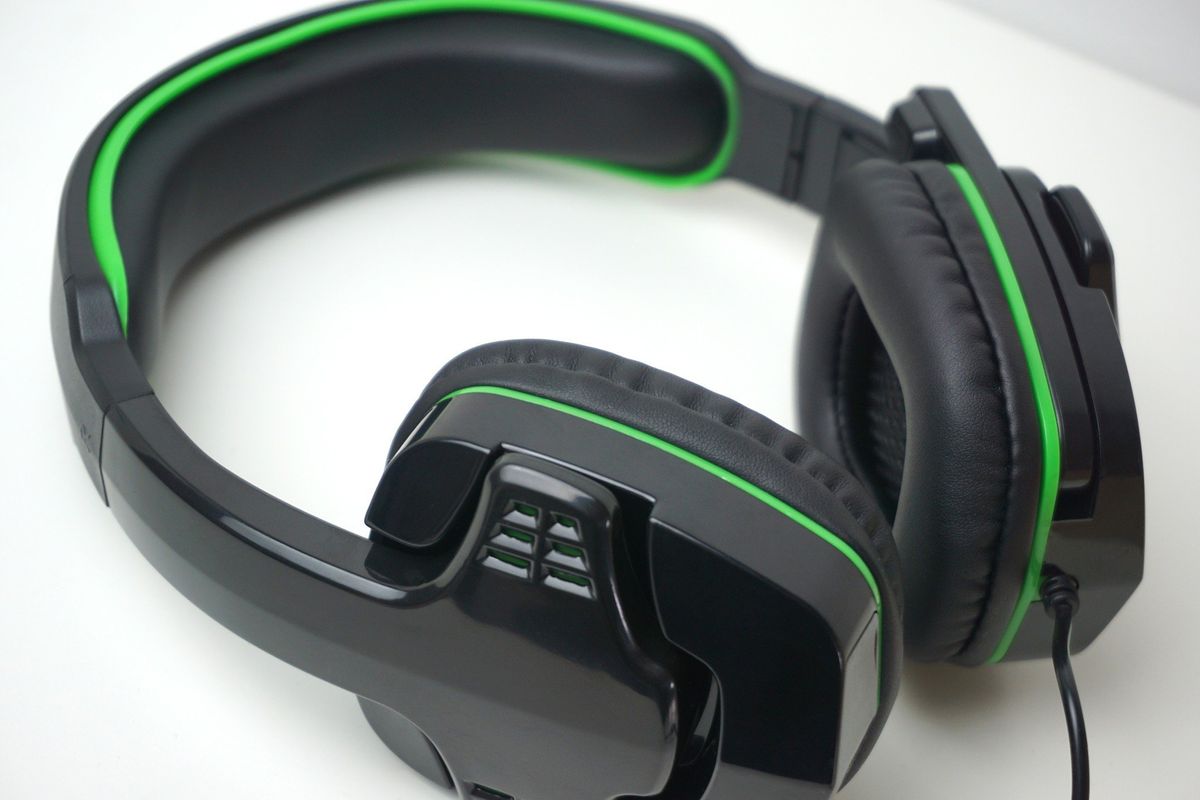 AmazonBasics Xbox One headset review Mucho boom for your buck