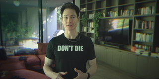 tech entrepreneur bryan johnson wearing a tshirt that says don't die posing in his home in a still from the netflix documentary don't die the man who wants to live forever