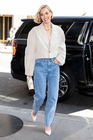 Leslie Bibb wearing a cropped blazer, jeans, and pumps in NYC.