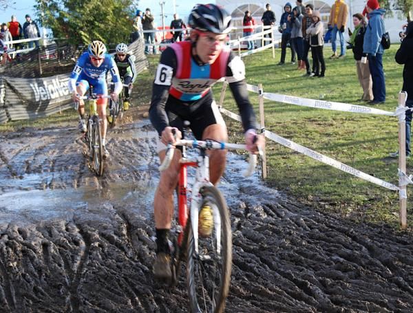 Chris Jones in the lead on lap 1.