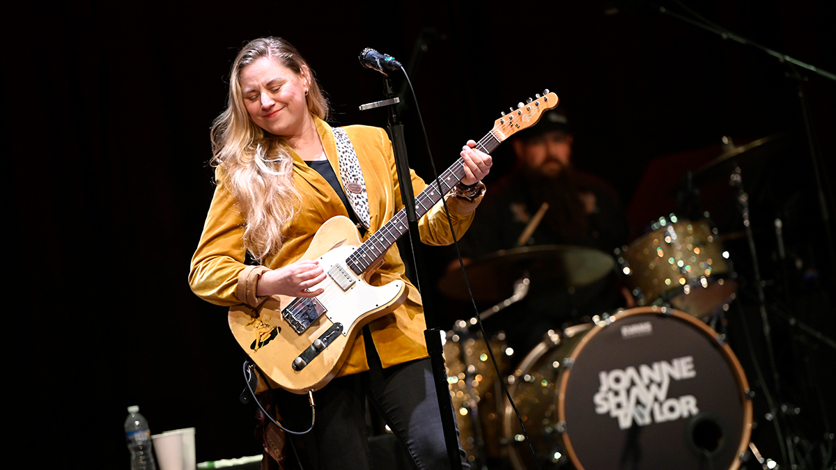 Joanne Shaw Taylor performs at The Bomhard Theater on November 11, 2023 in Louisville, Kentucky