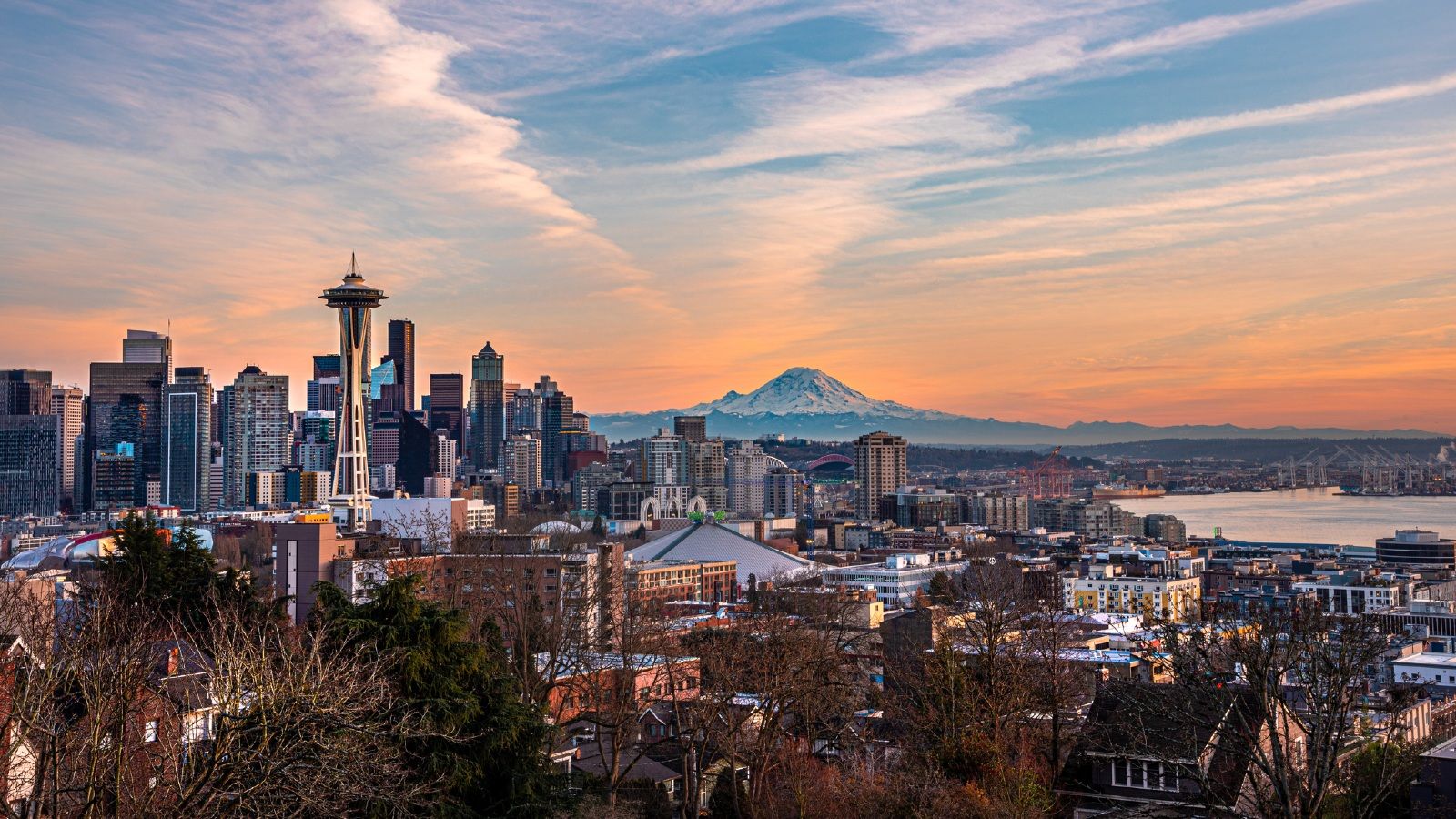 The skyline of Seattle during sunset.