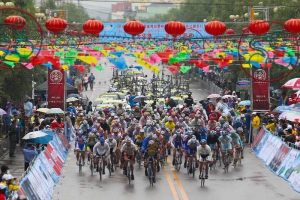 The riders take off on a wet, muddy afternoon.