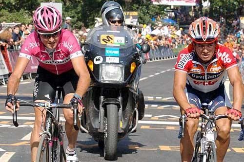 Mauricio Alberto Ardila (Davitamon - Lotto, R) isn't a happy camper as he crosses the line with Oscar Sevilla (T-Mobile, L).