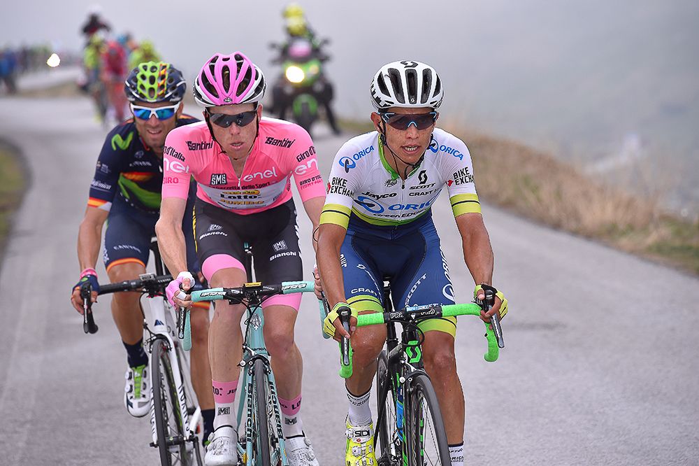 Esteban Chaves climbs ahead of Steven Kruijswijk during stage 19