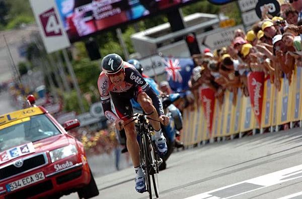 Cadel Evans digs deep and grits out a second place in the TT and overall