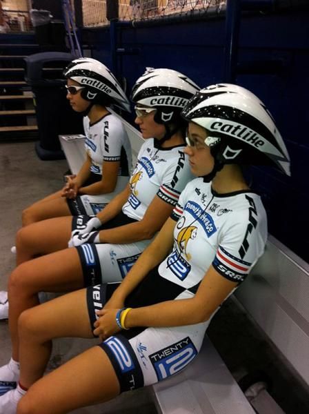 The team is ready to start the team pursuit race for gold.