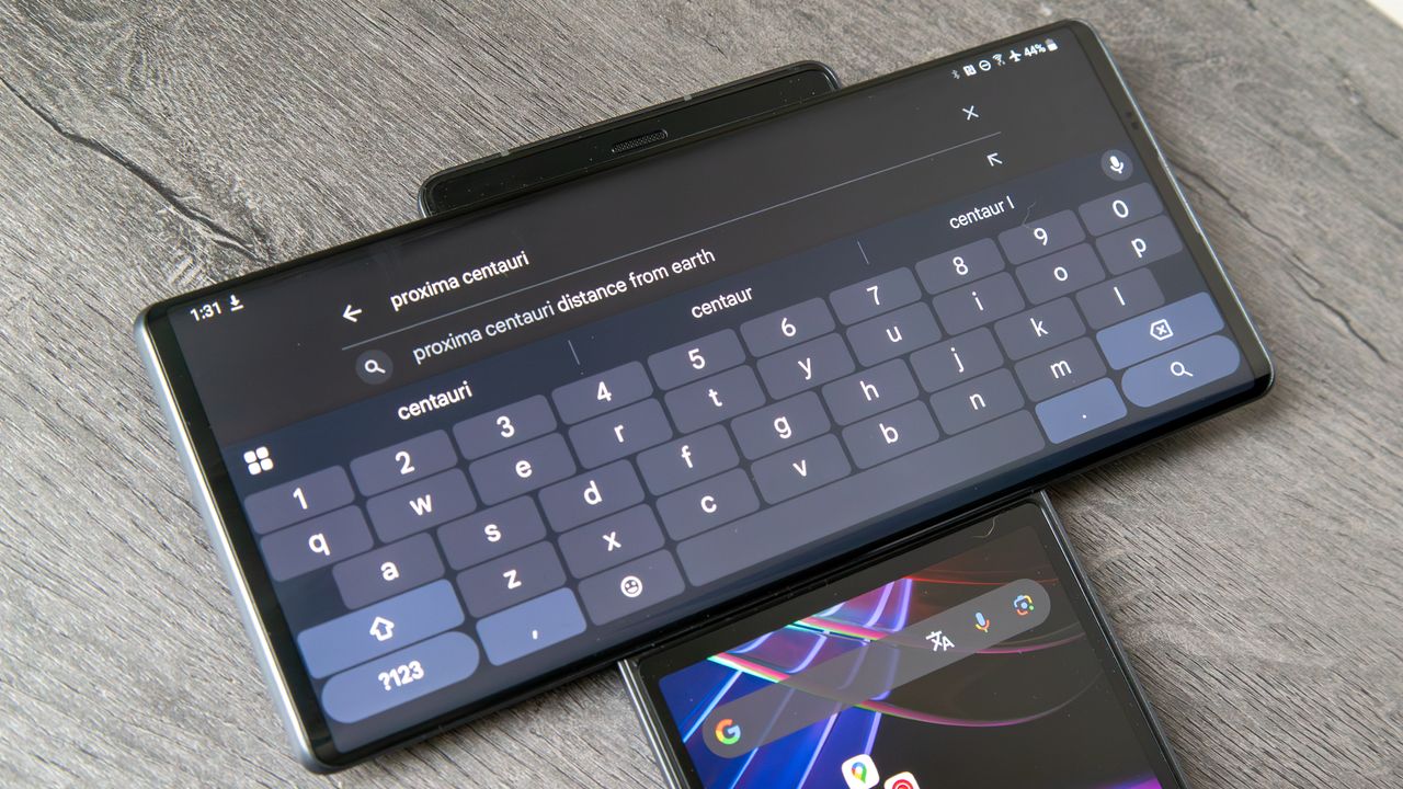 The LG Wing with Gboard on the Swivel screen