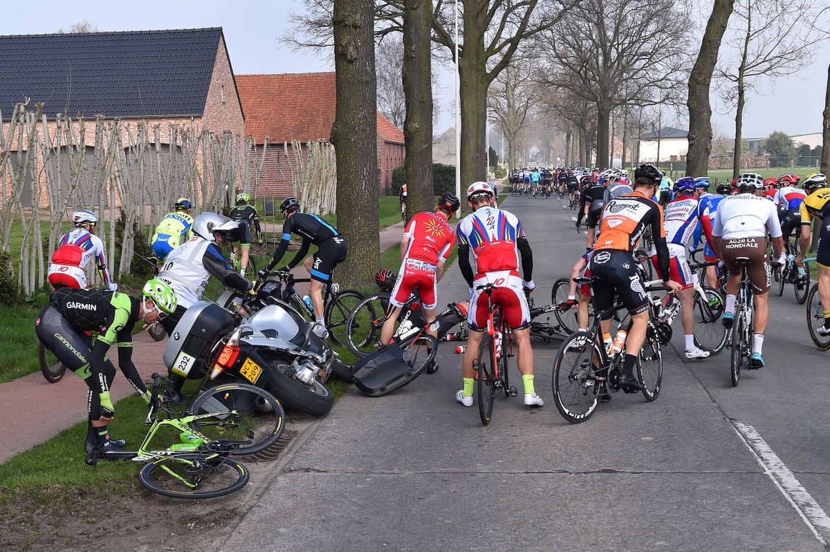 A crash involving a race moto at the Scheldeprijs