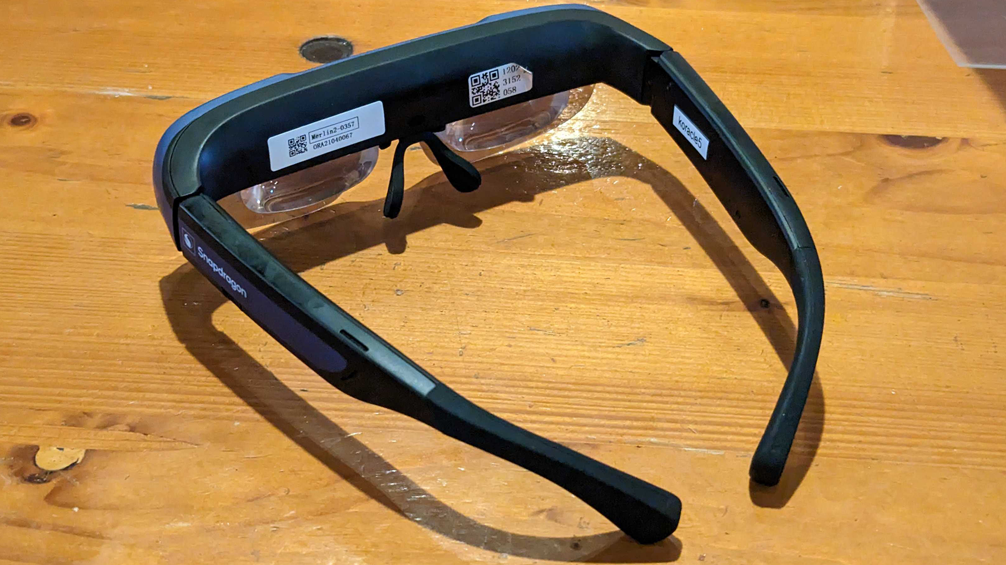 Qualcomm Wireless AR Smart Viewer Reference Design hands on back angled open